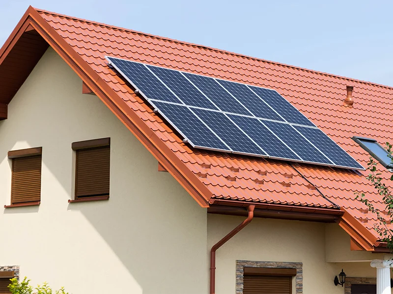 pannelli-energia-rinnovabile-solare-su-casa